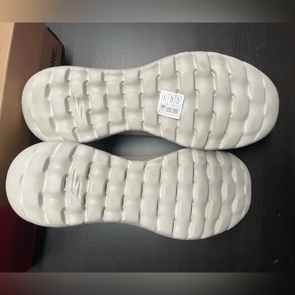 Sketchers GoWalk JOY *Excellent Condition*. Size 9 Womens - Picture 3 of 9